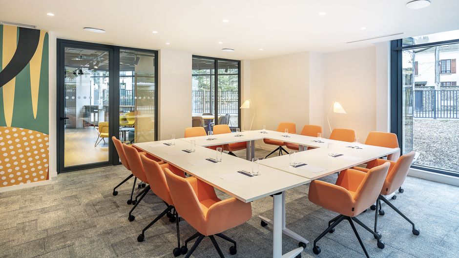 Holiday Inn Exp Poissy Meeting