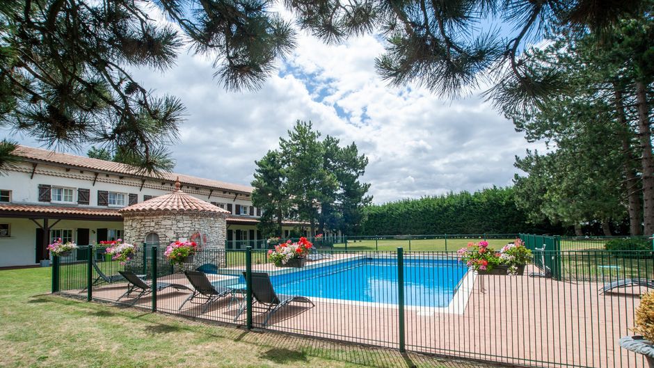Lensotel Hotel Pool
