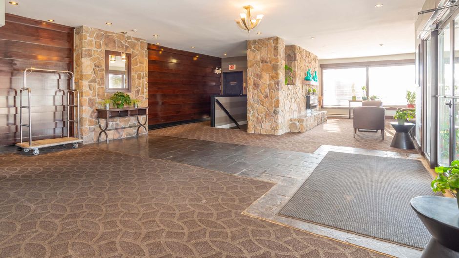 Sandman Inn Cranbrook Lobby