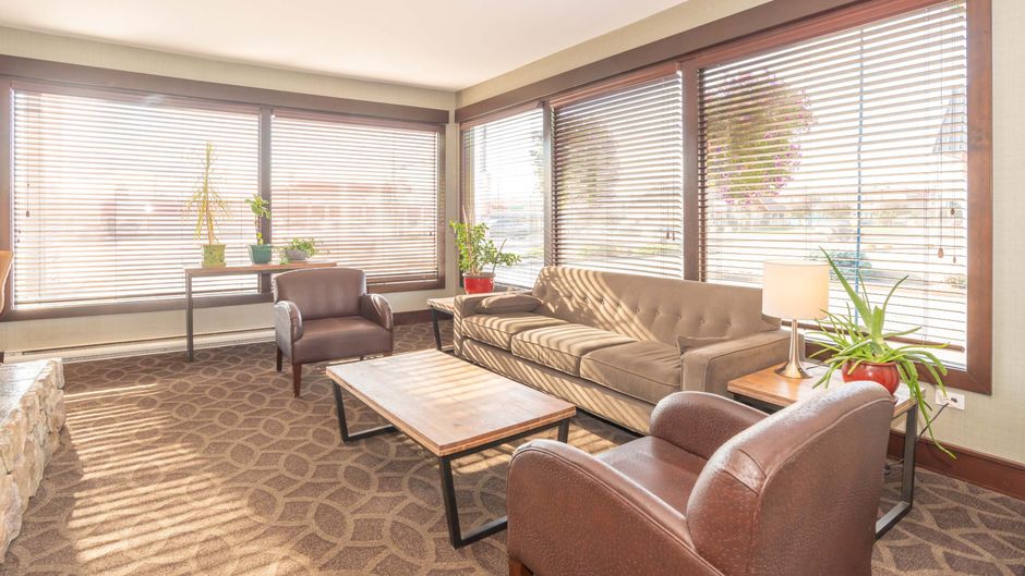 Sandman Inn Cranbrook Lobby
