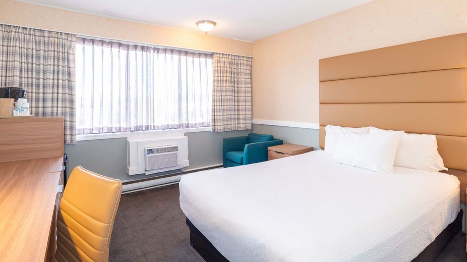 Sandman Inn Cranbrook Room