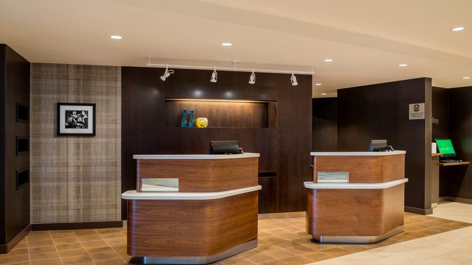 Hotel Dene & Conference Center Lobby