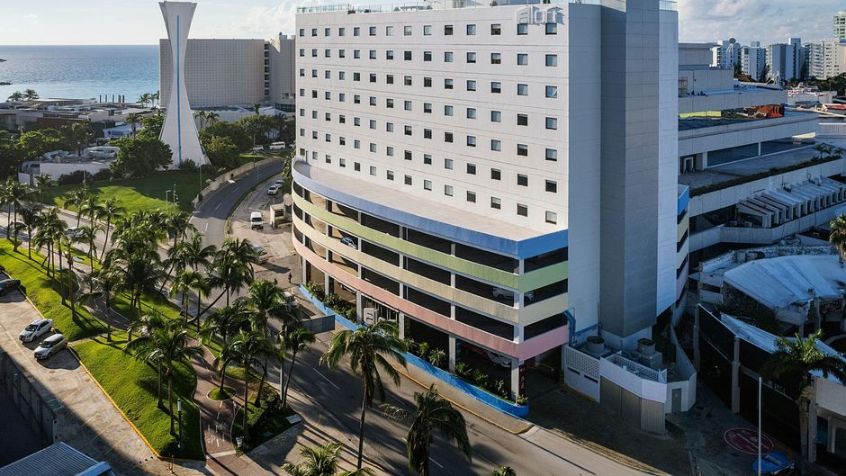 aloft Cancun Exterior