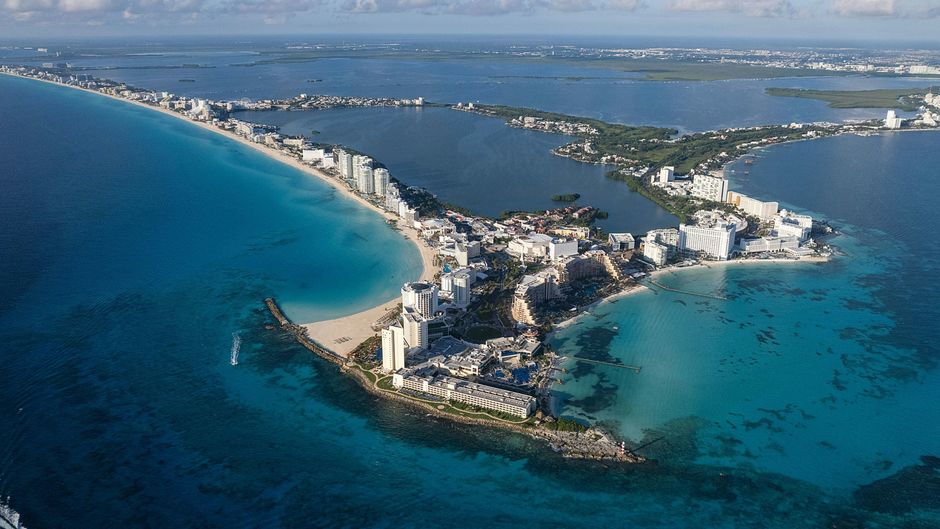 aloft Cancun Exterior