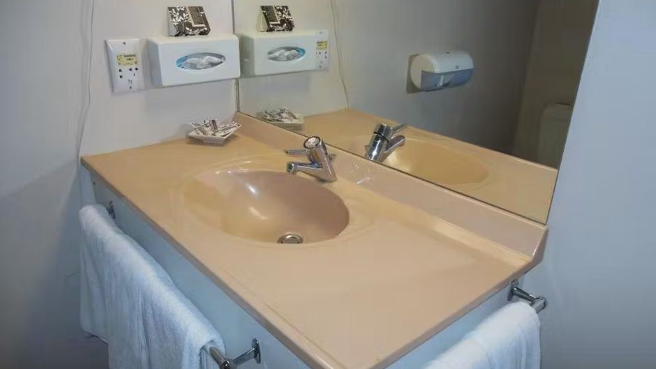 Camelot Arms Motor Lodge Room
