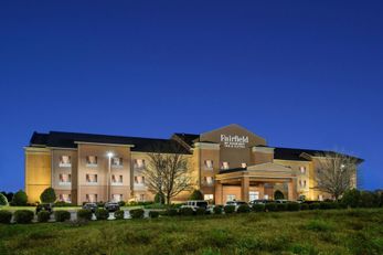 Fairfield Inn and Suites  Birmingham / F
