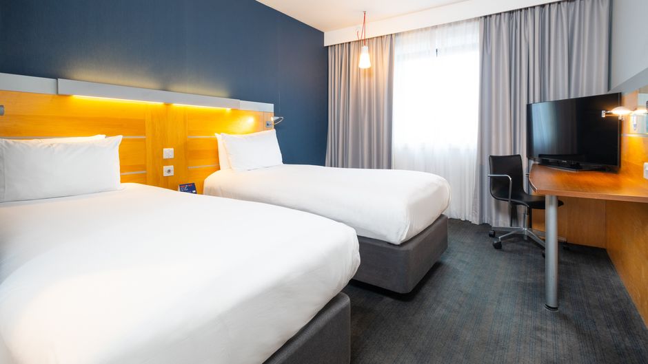 Holiday Inn Express Bedford Room