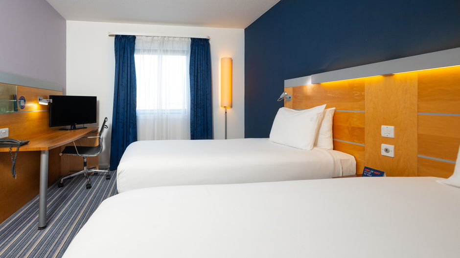 Holiday Inn Express Bedford Room