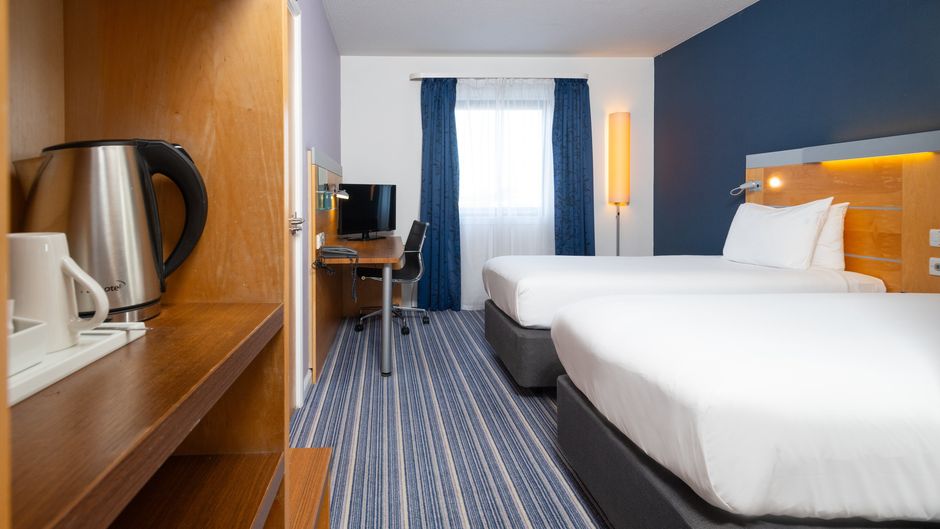 Holiday Inn Express Bedford Room
