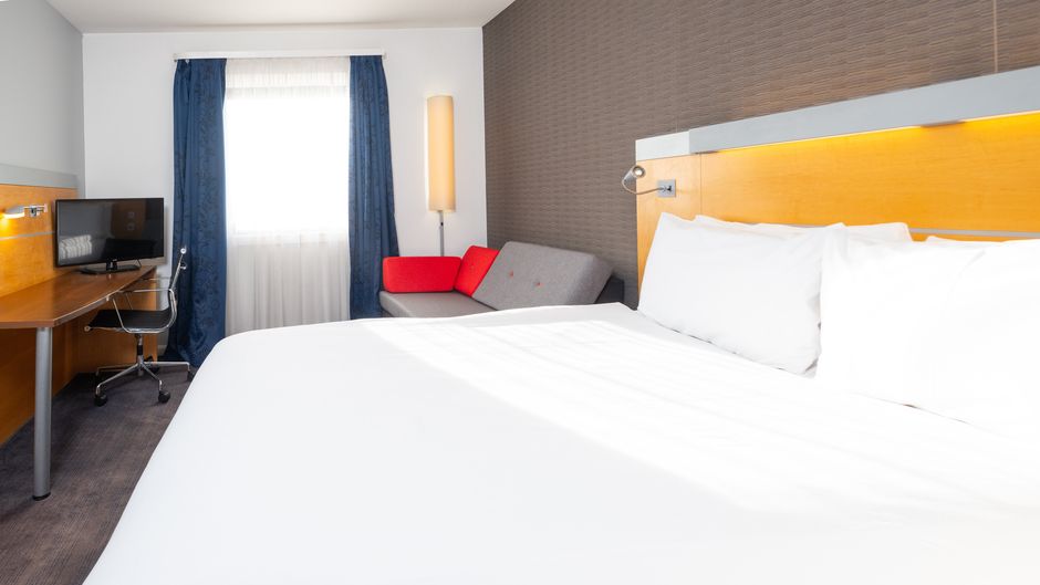 Holiday Inn Express Bedford Room
