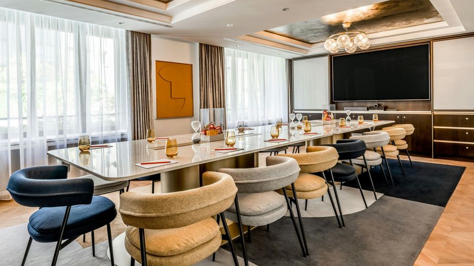 Neues Schloss Privat Hotel, Autograph Meeting