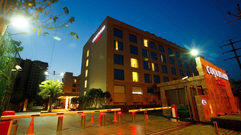 Courtyard by Marriott Agra Exterior