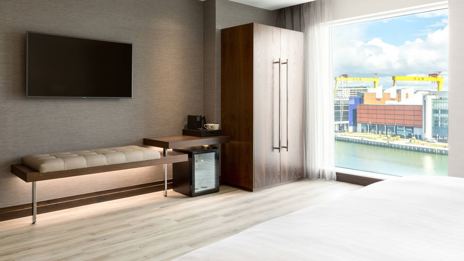 AC Hotel by Marriott Belfast Room