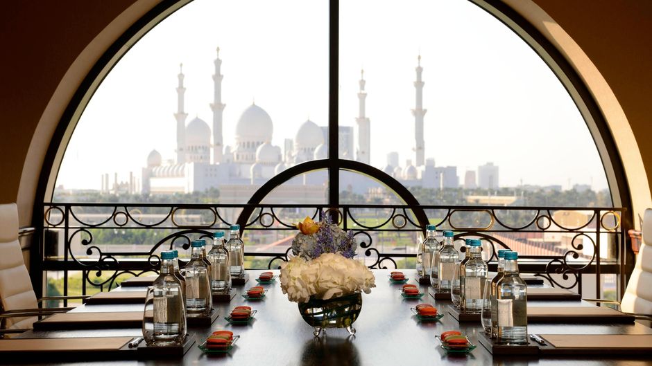 The Ritz-Carlton Abu Dhabi, Grand Canal Meeting