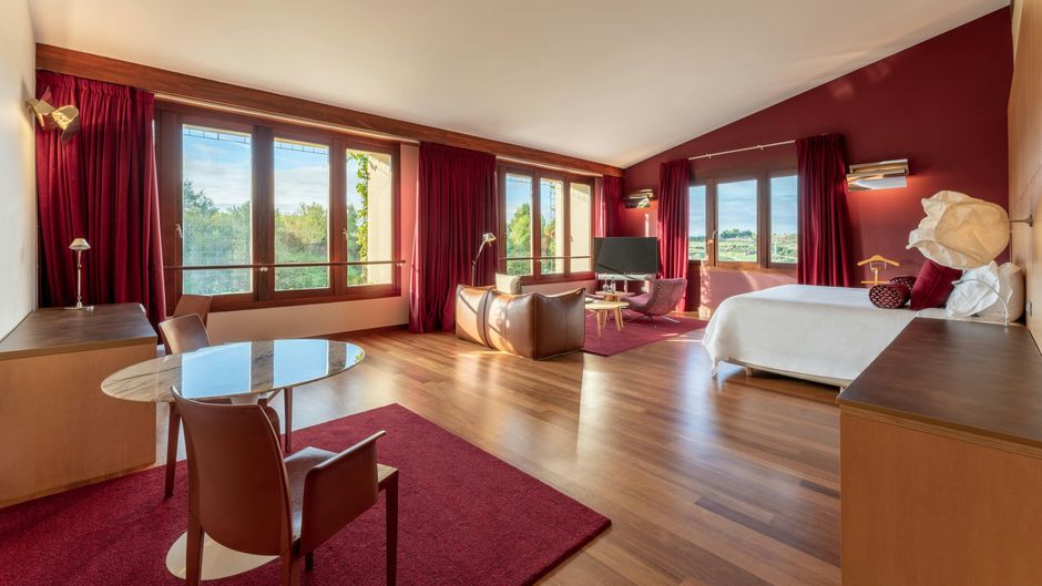 Hotel Marques de Riscal, a Luxury Coll Suite