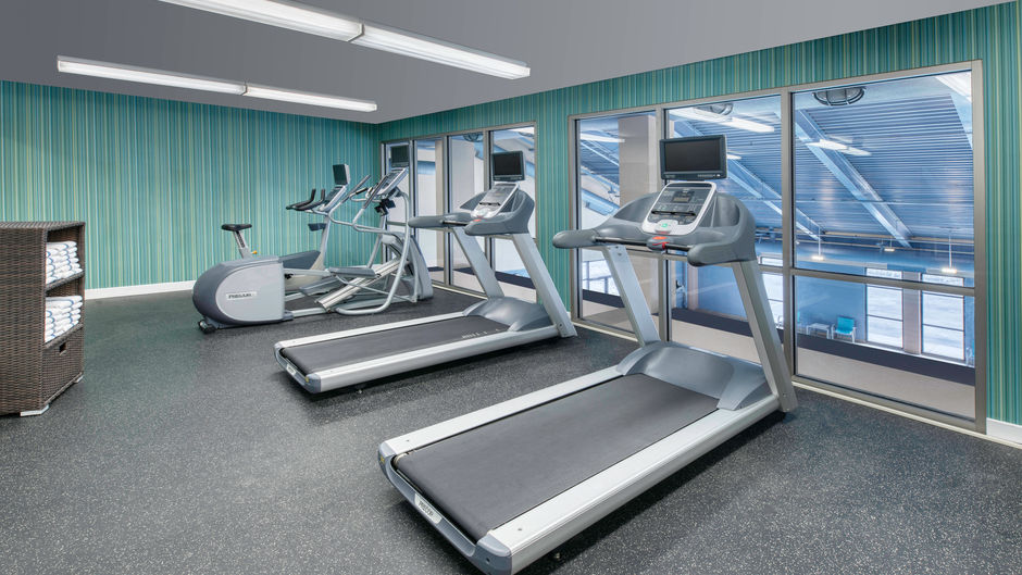Holiday Inn Express & Suites Southwest Health Club