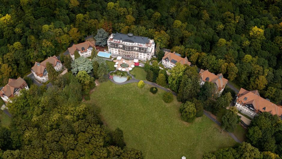 Falkenstein Grand, Autograph Collection Exterior