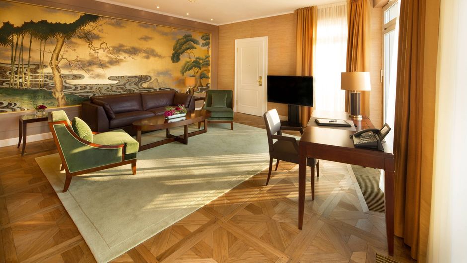 Falkenstein Grand, Autograph Collection Suite