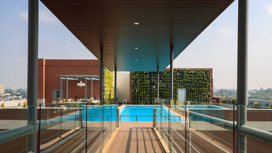 Renaissance Bengaluru Race Course Hotel Pool