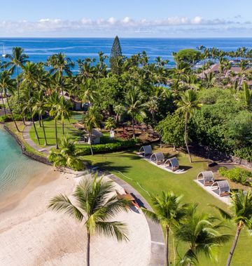 Courtyard King Kamehameha's Kona Beach