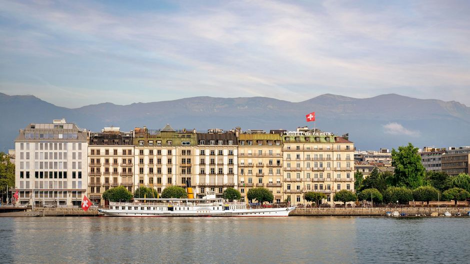 The Ritz-Carlton Hotel de la Paix Exterior