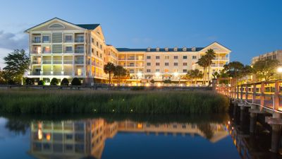 Courtyard Charleston Waterfront
