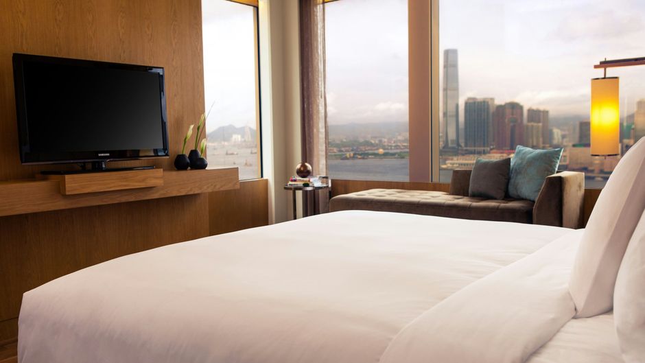 Renaissance Hong Kong Harbour View Hotel Suite