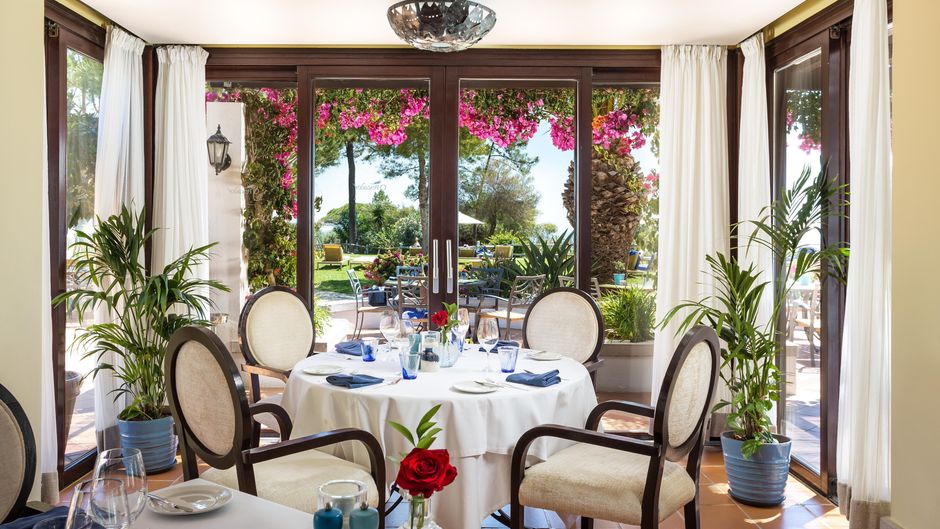 Pine Cliffs Ocean Suites, Luxury Coll Restaurant