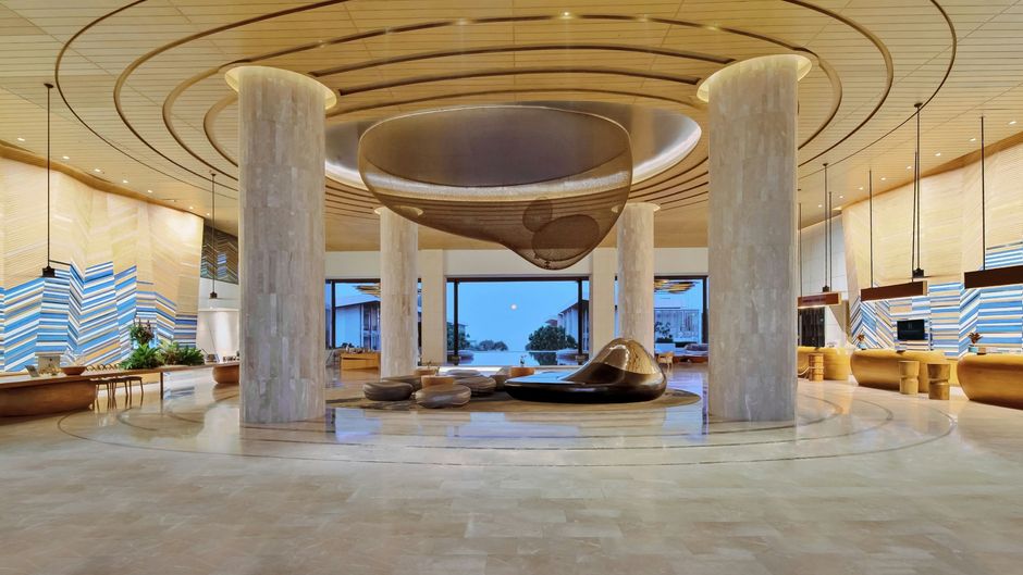 Renaissance Pattaya Resort & Spa Lobby