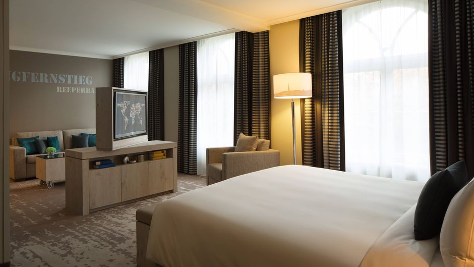 Renaissance Hamburg Hotel Suite