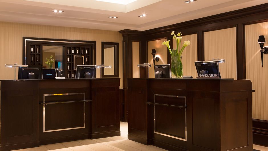 Renaissance Hamburg Hotel Lobby
