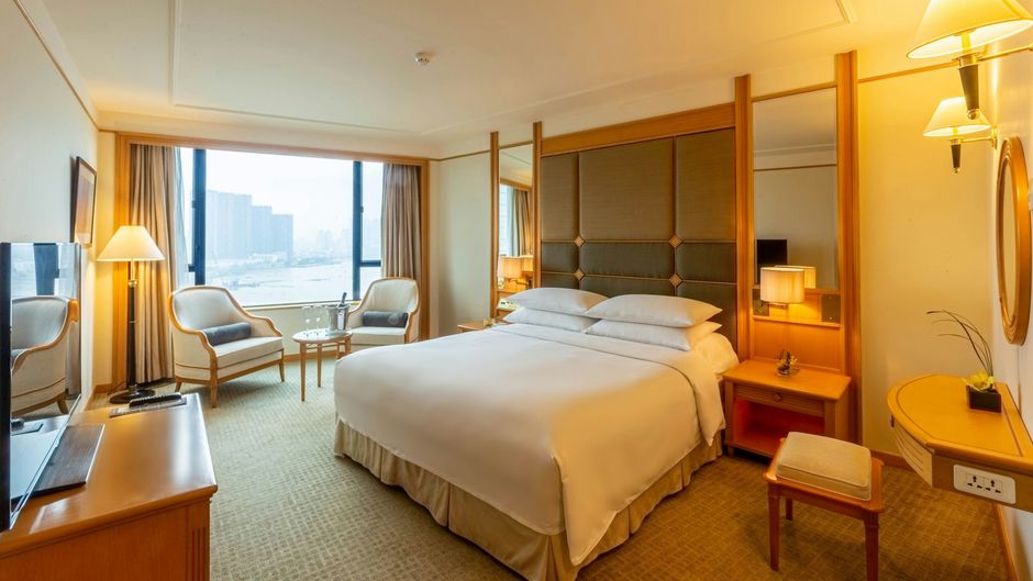Renaissance Riverside Hotel Saigon Suite