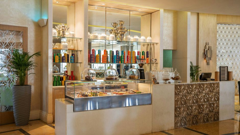 Al Habtoor Grand Resort, Autograph Coll Lobby