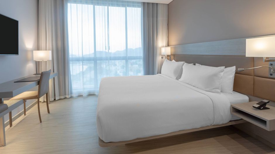 AC Hotel by Marriott Santa Marta Room