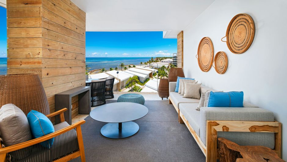 Alaia Belize, Autograph Collection Suite