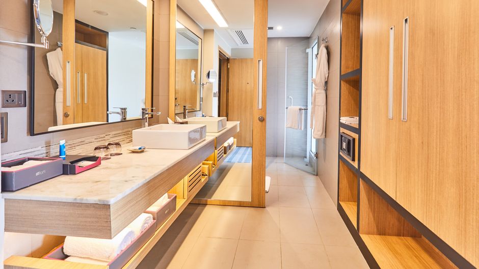 Aloft New Delhi Aerocity Room