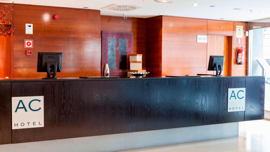 AC Hotel Leon San Antonio Lobby