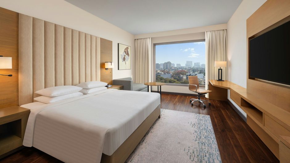 Courtyard by Marriott Gurugram Downtown Room