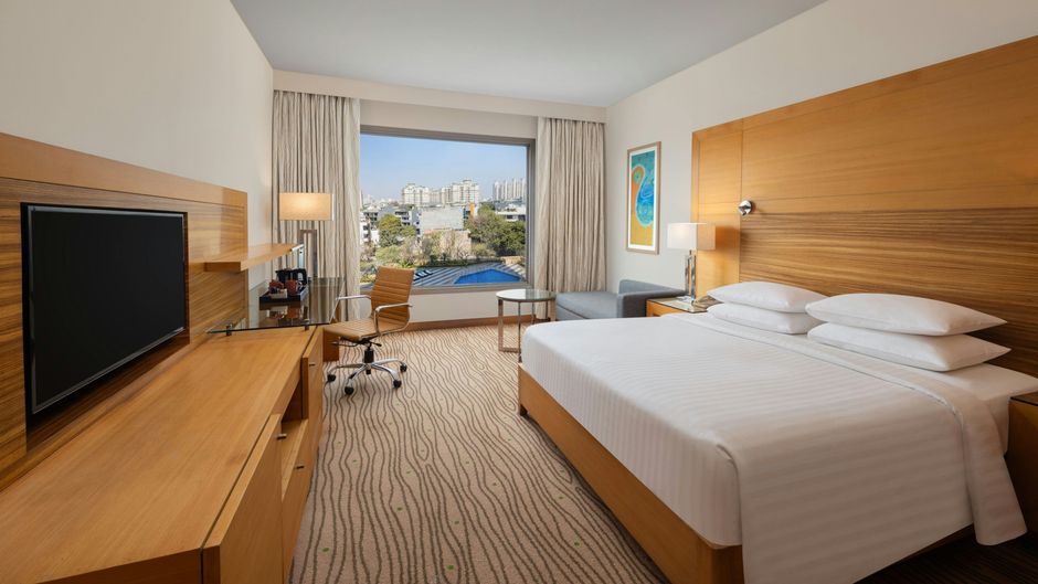 Courtyard by Marriott Gurugram Downtown Pool