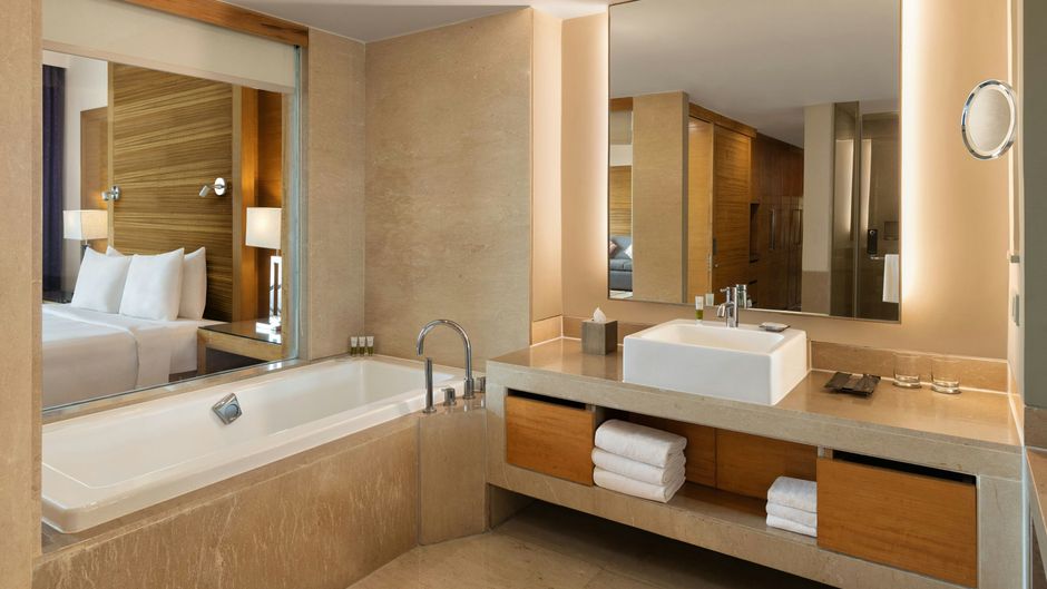 Courtyard by Marriott Gurugram Downtown Suite