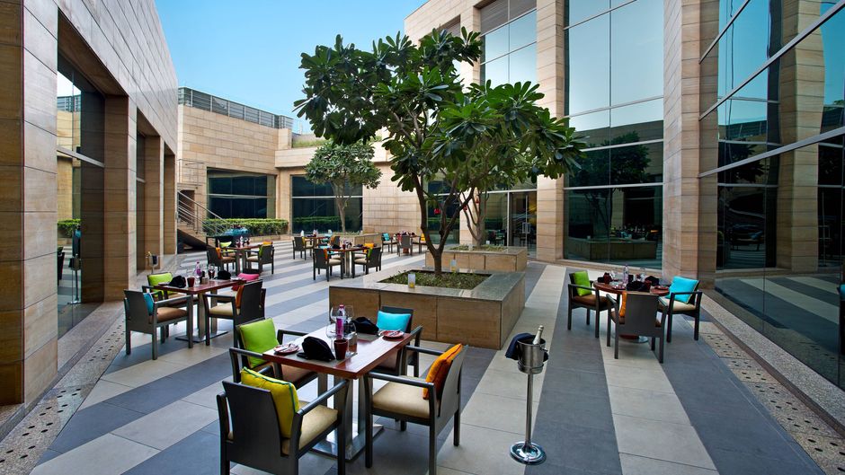 Courtyard by Marriott Gurugram Downtown Restaurant