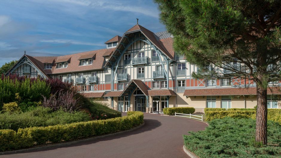 Renaissance Paris Hippodrome de St Cloud Exterior