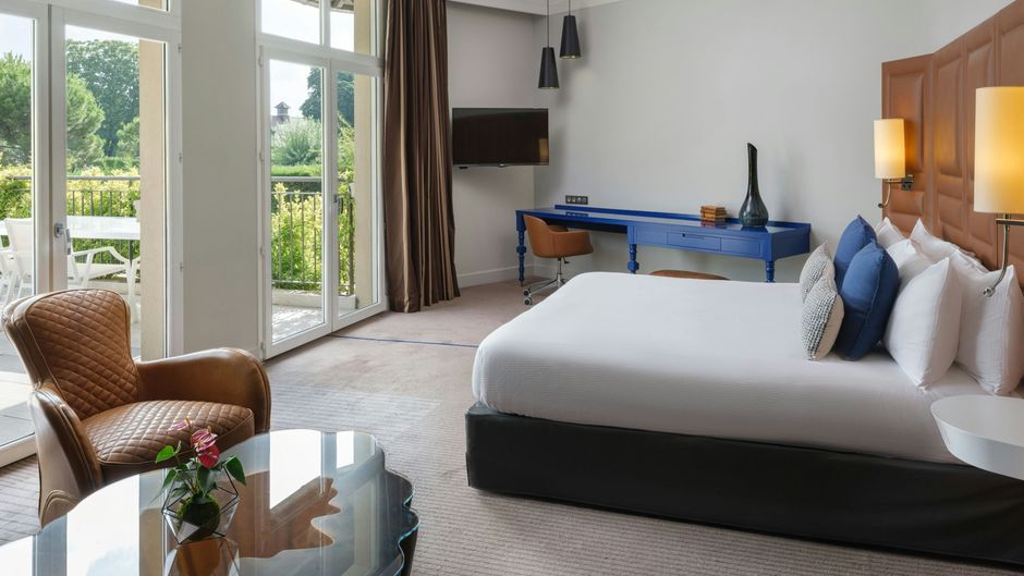 Renaissance Paris Hippodrome de St Cloud Suite