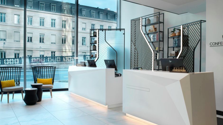 Courtyard Paris Gare de Lyon Lobby