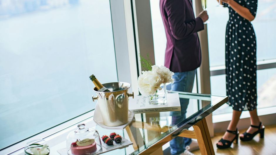 Renaissance Hong Kong Harbour View Hotel Suite
