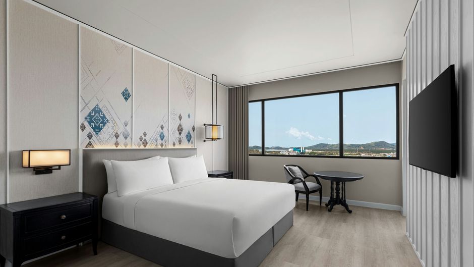 Courtyard By Marriott Phuket Town Suite