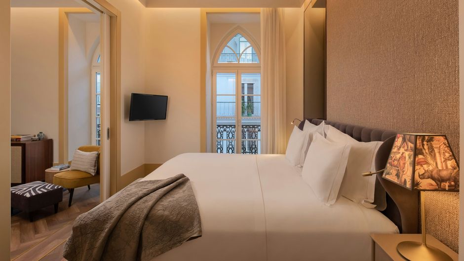 The Ivens, Autograph Collection Suite
