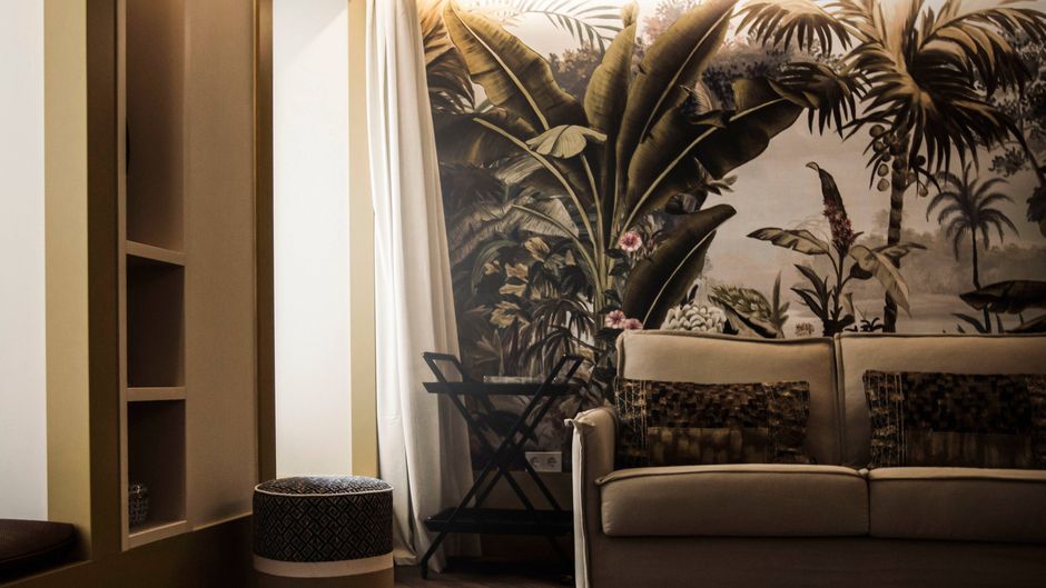 The Ivens, Autograph Collection Suite