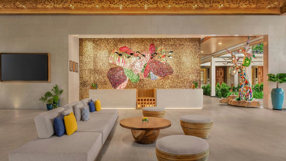 Le Meridien Phuket Mai Khao Beach Resort Lobby