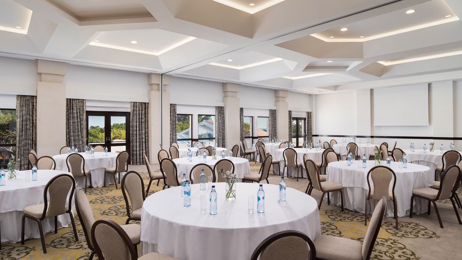 Pine Cliffs Ocean Suites, Luxury Coll Meeting